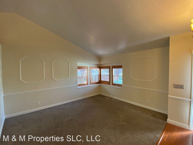 Foto del edificio - 4 br, 2.5 bath House - 601 E Cherry Plum C...
