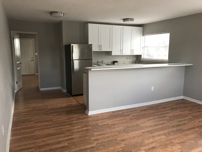 Building Photo - Newly Renovated 1bd/ba Downtown Apartment,...