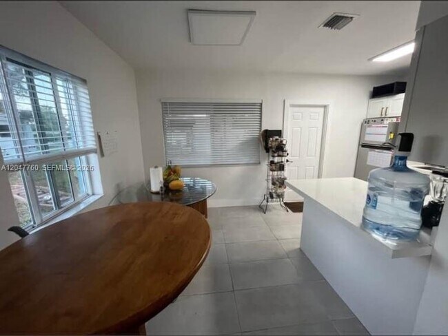 Foto del edificio - 227 SW 22nd Ave