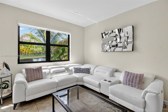 Building Photo - 3616 SE 2nd Dr