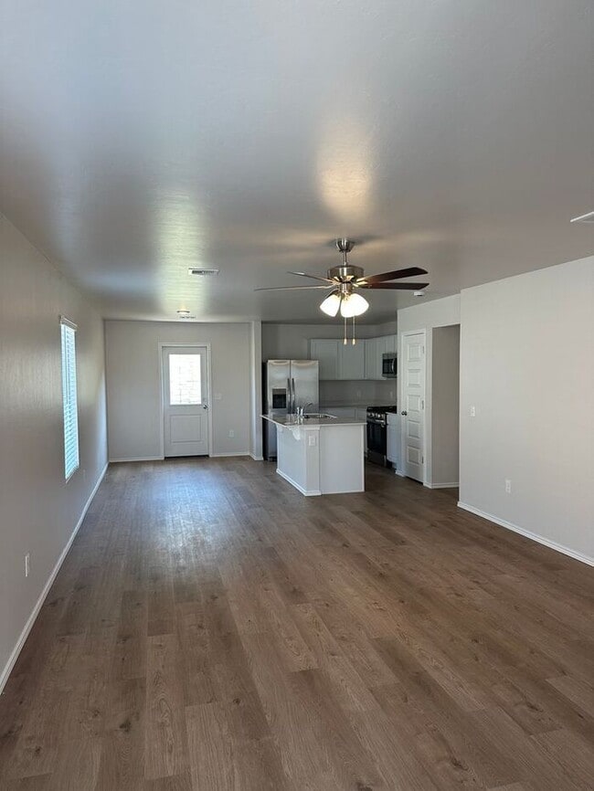 Building Photo - Pre-Lease This Beautiful 3-Bedroom, 2-Bath Home with a Beautifully Landscaped Yard in Yukon