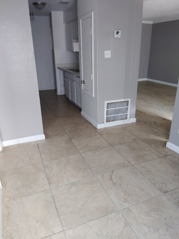 Building Photo - 10110 Forum Park Dr