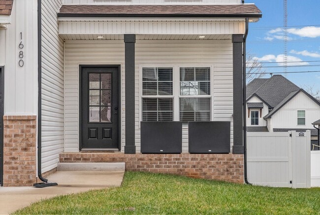 Foto del edificio - Pet Friendly Three Bedroom with Bonus!