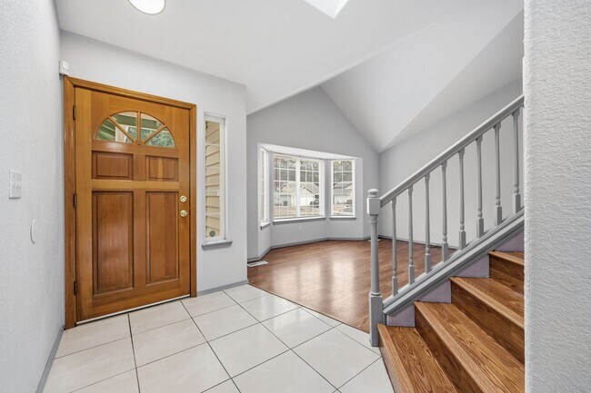 Building Photo - 6748 3rd Way SE