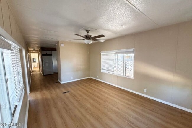 Foto del edificio - 10122 E Illini St