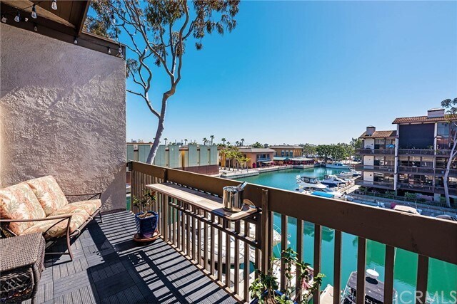 Foto del edificio - 8332 Marina Pacifica Dr N