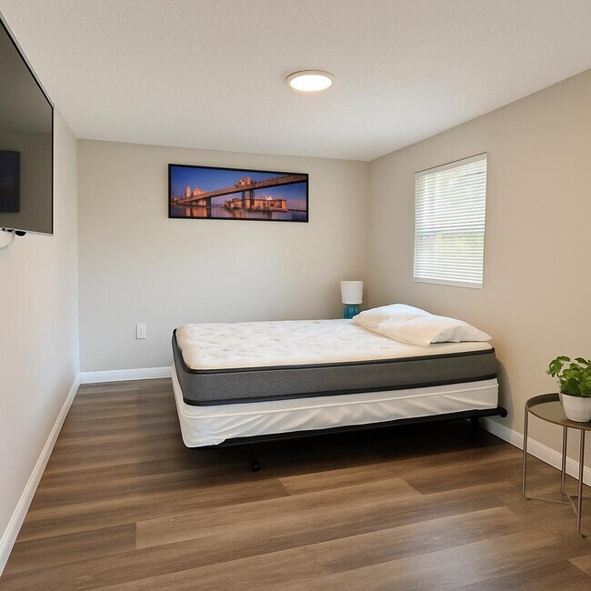 Foto del edificio - 6208 Pinewood Village Cir W