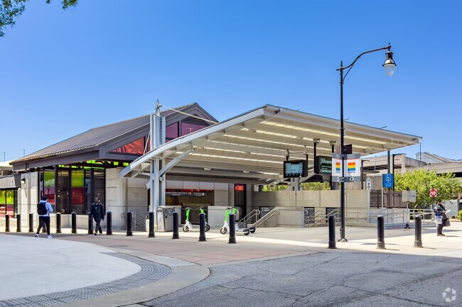 The Lindbergh Marta Station is located just outside the neighborhood.