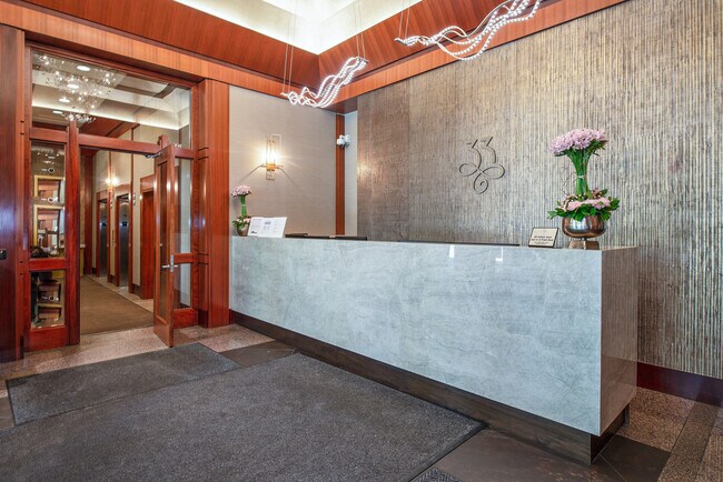 Foto del edificio - 33 W Ontario St