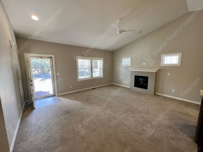 Foto del edificio - Updated single level 3 BR home in SE Bend ...