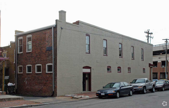 Building Photo - 1112-1114 W Cary St