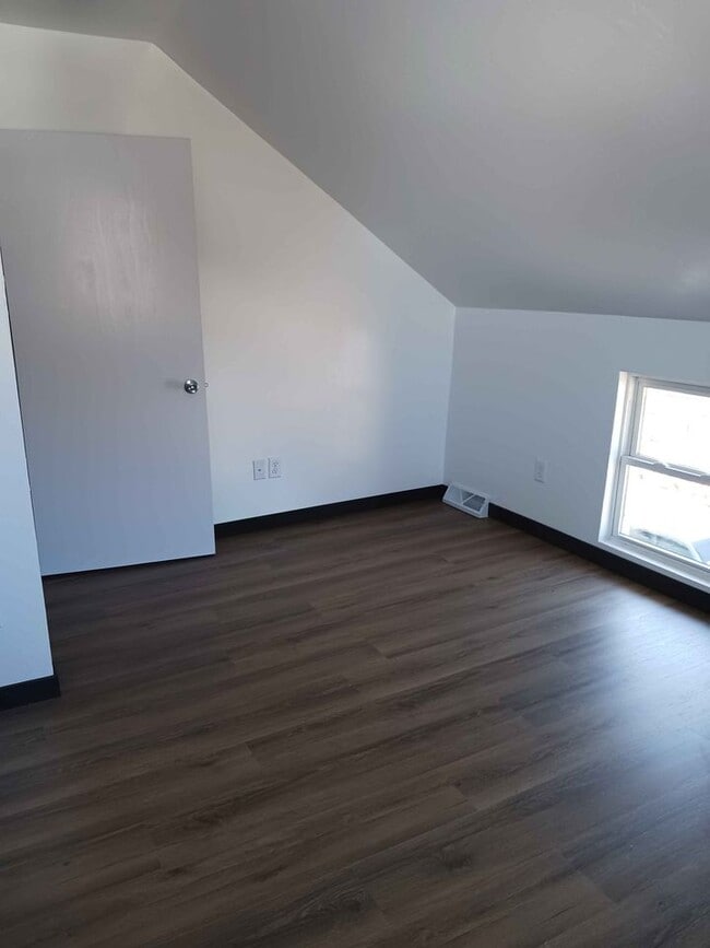 Building Photo - 1260 Day St