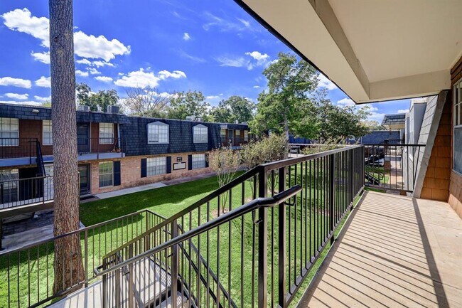 Building Photo - 9015 Gaylord Dr
