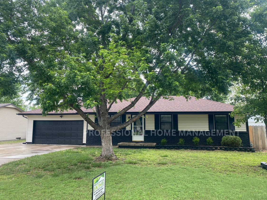 Foto principal - Welcome to your beautifully renovated 4-be...