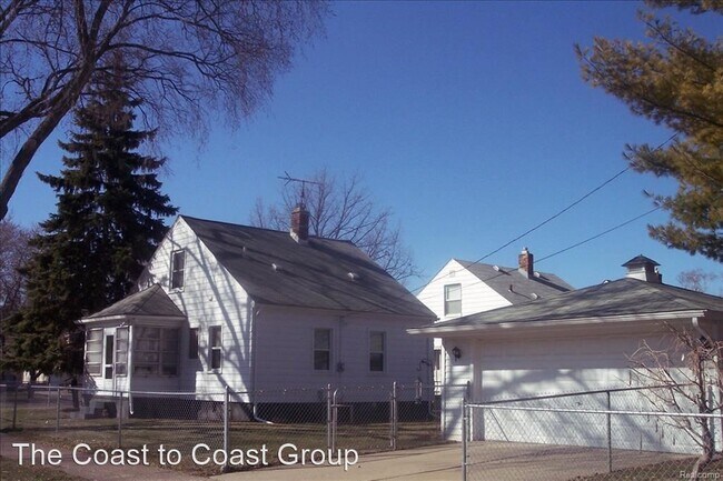 Building Photo - 3 br, 1 bath House - 19358 Beaconsfield