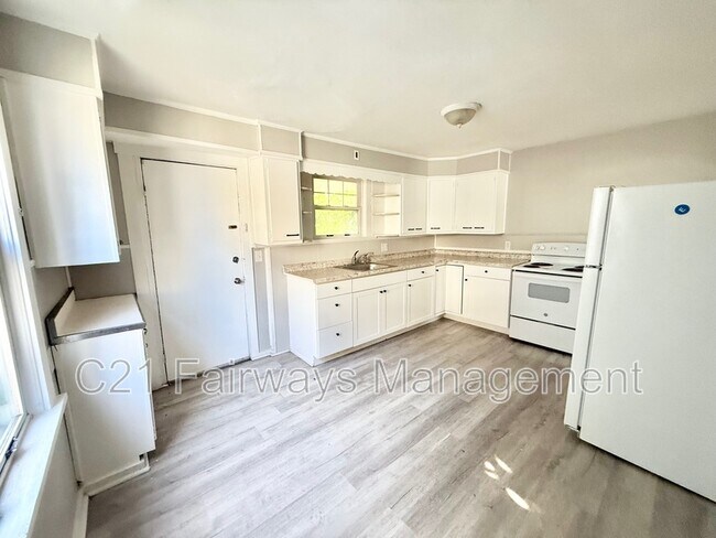 Building Photo - 927 Vankirk St