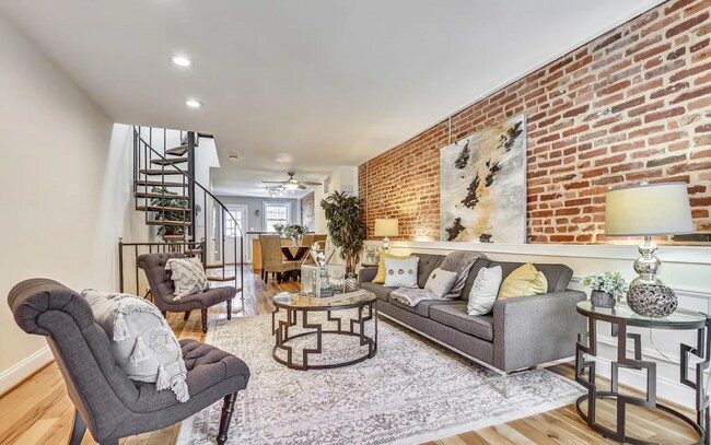 Building Photo - 504 S Kenwood Ave