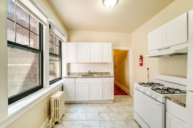 Building Photo - 51 Brinkerhoff Ave