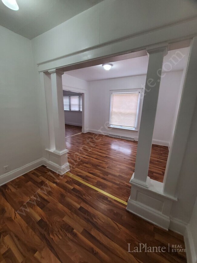 Building Photo - Spacious 2 Bedroom Home for Rent