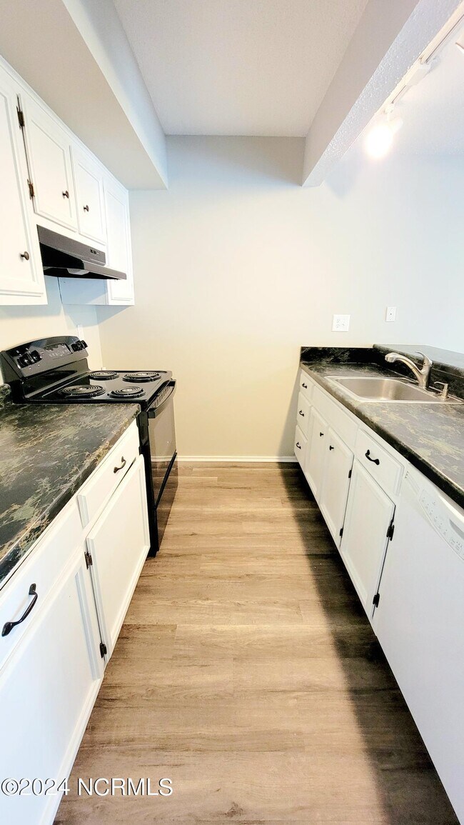 Foto del edificio - 143 Driftwood Ct