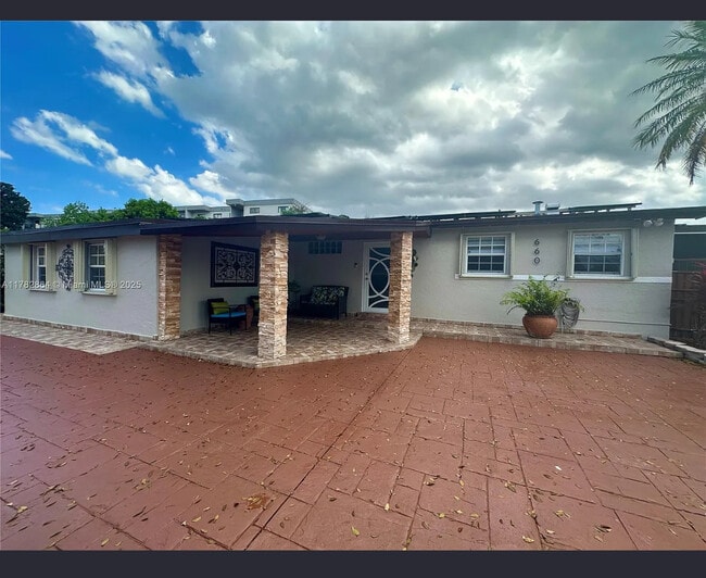 Building Photo - 660 W 70 Pl