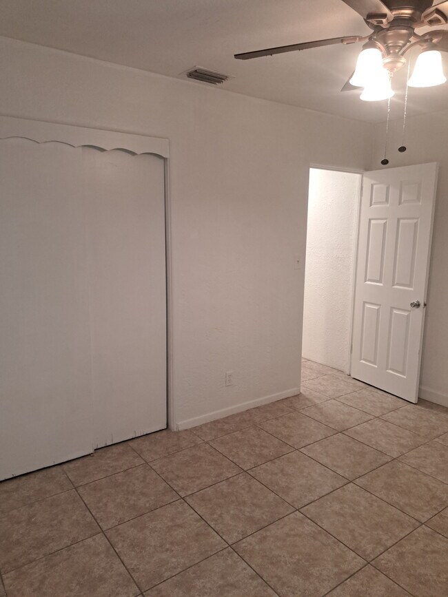 Foto del edificio - 4926 David Ave