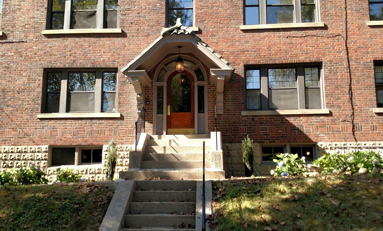 714 Shady Dr E, Pittsburgh, PA 15228 Apartments in Pittsburgh, PA