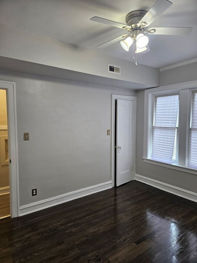 Foto del edificio - 8309 S Throop St