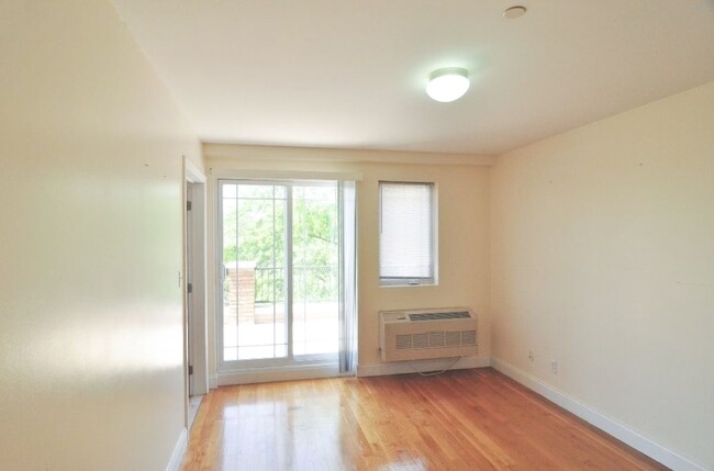 Building Photo - 43 AVENUE