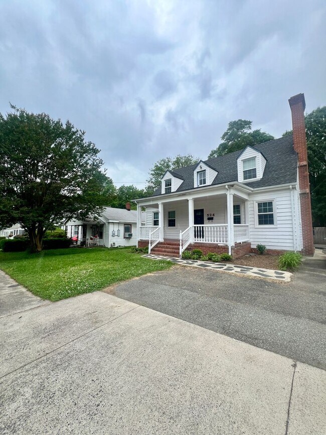 Foto del edificio - Beautiful Four Bedroom House, Right Off Grove and Patterson!! Lawn Care Included!!