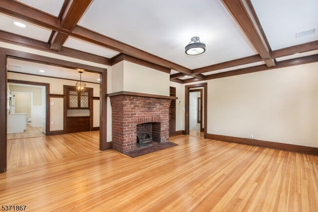 Building Photo - 50 Walnut Crescent