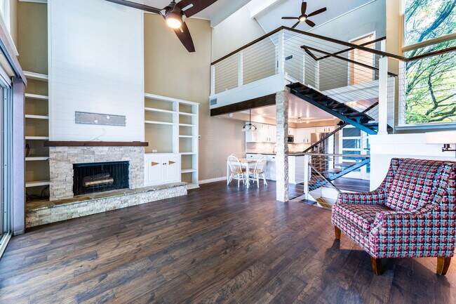 Building Photo - 300 Rush Creek Dr