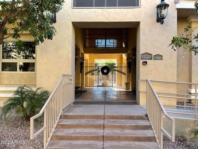 Foto del edificio - 9820 N Central Ave #202