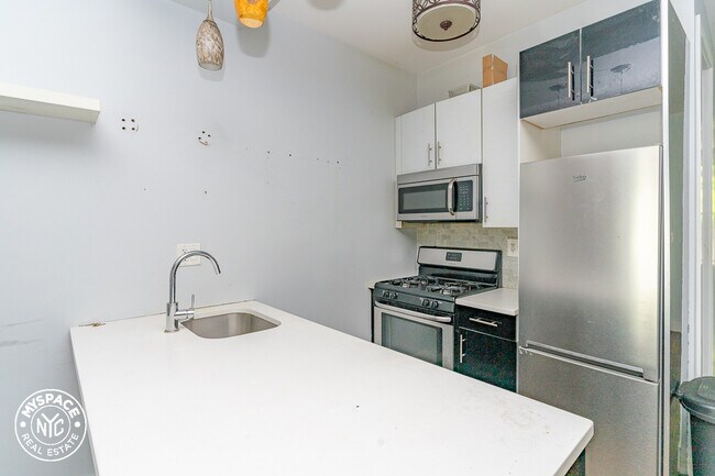 Foto del edificio - 1228 Halsey St