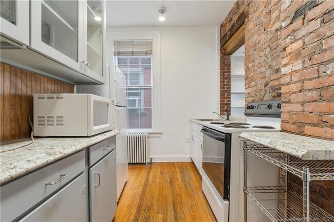 Foto del edificio - 239 Bradley St