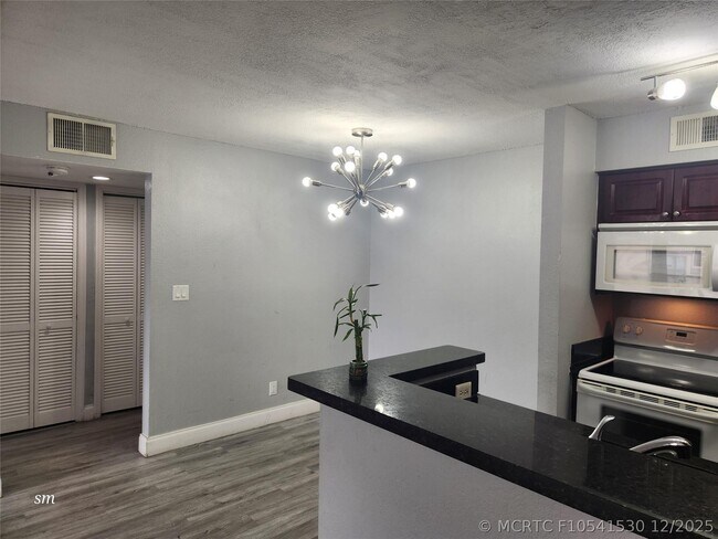 Building Photo - 2736 S University Dr