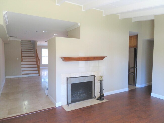 Building Photo - 1147 Palamos Ave