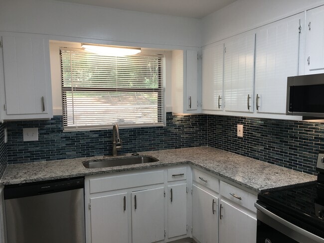 Kitchen - 3827 Moran Way