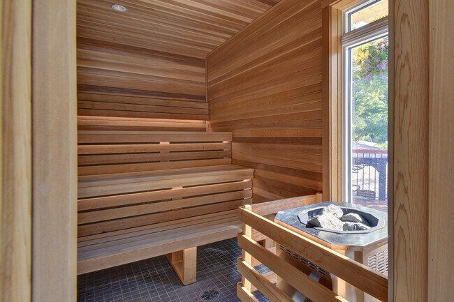 Building Photo - 215 Chem. des Quatre-Sommets