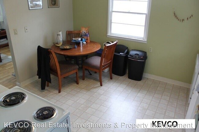 Building Photo - 2 br, 1 bath Apartment - 141 N Lyons St