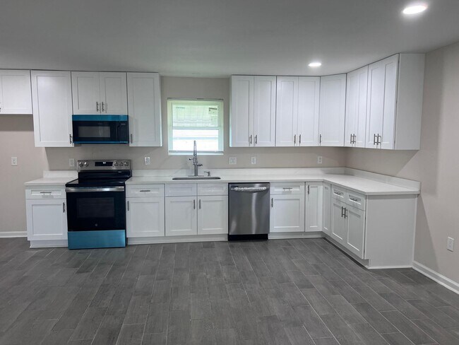 Foto del edificio - 3024 Decomine St