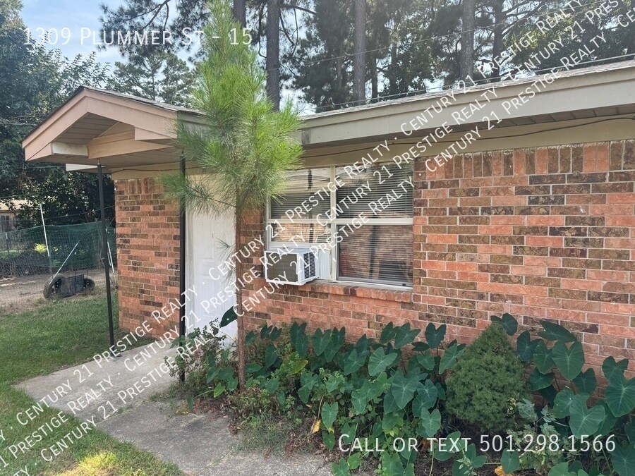 Primary Photo - 1309 Plummer St