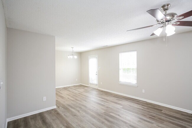 Foto del edificio - 4349 Village Trace Ct