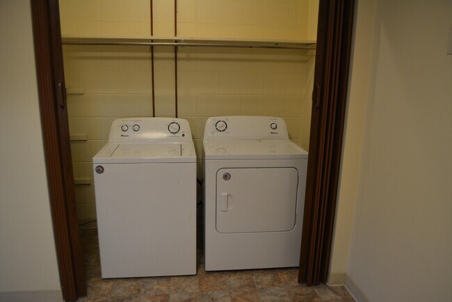 Foto del edificio - 1533 Elmwood Ave