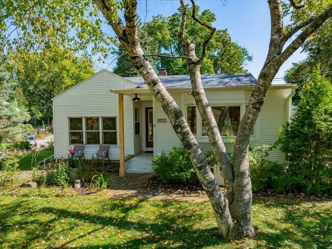 Foto del edificio - 401 Merrill Crest Dr