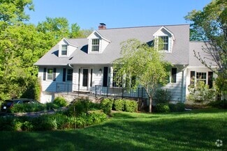 Building Photo - 55 Knollcrest Rd