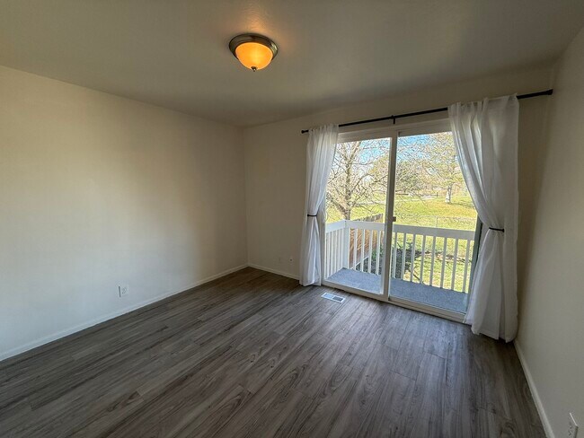 Foto del edificio - 451 N Montgomery St