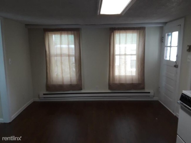 Foto del edificio - 1 br, 1 bath Apartment - 34 hull st B Unit B