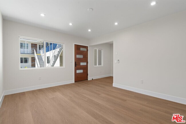 Foto del edificio - 420 S Sepulveda Blvd