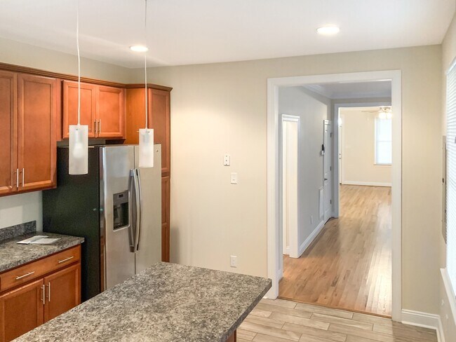 Foto del edificio - 3 Bed/2Bath Open Concept Home in Church Hi...